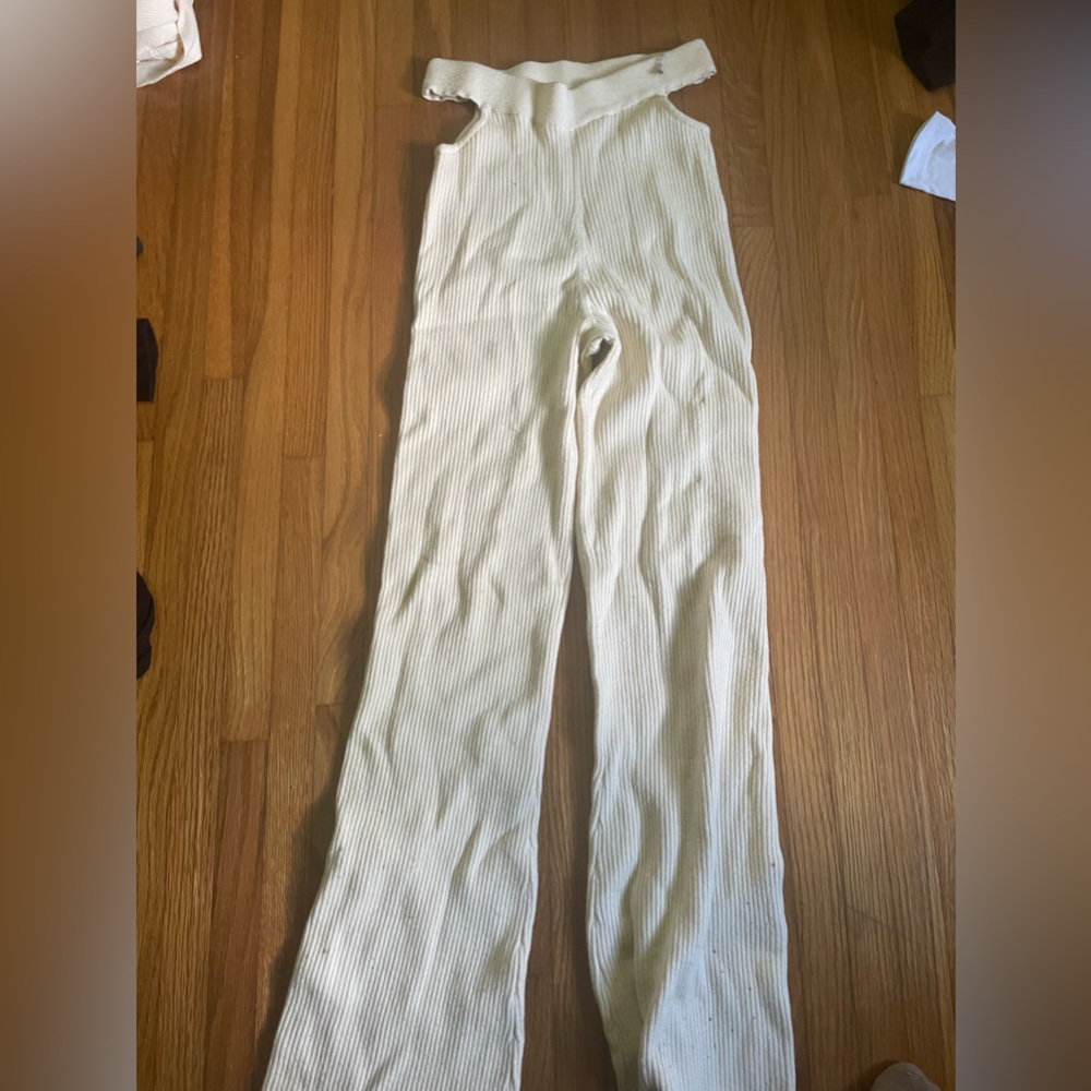 Right Cutout Pants